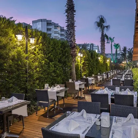 Szálloda Wyndham Garden Lara Antalya