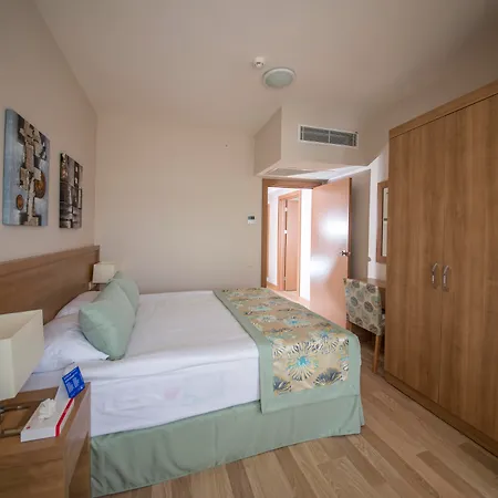 Hotell Wyndham Garden Lara 4*