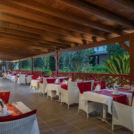 Hotell Wyndham Garden Lara 4*